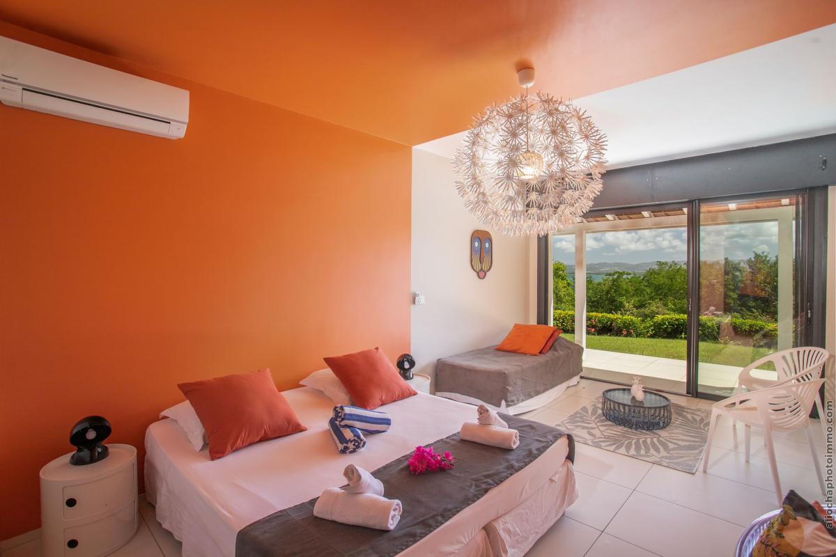 Location_Villa_Les_Trois_Ilets_Martinique_chambre rouge 1